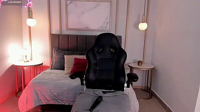 Christina Johns online show from 13, 12, 2025