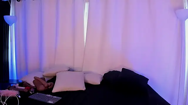 Snapshot of Emiilycollins chatting on 12, 1, 2026 Emiilycollins online show from 12, 1, 2026