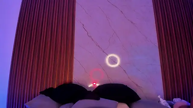 Snapshot of Emiilycollins chatting on 5, 12, 2025 Emiilycollins online show from 5, 12, 2025