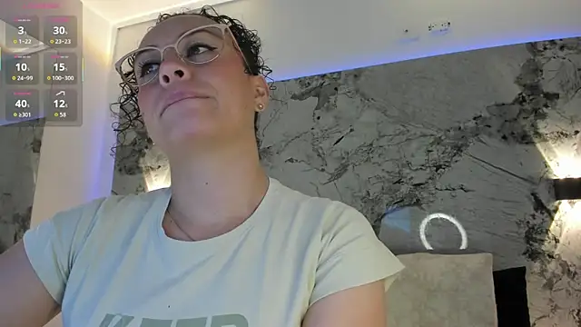 LIZ HOLMES online show from 22, 12, 2025