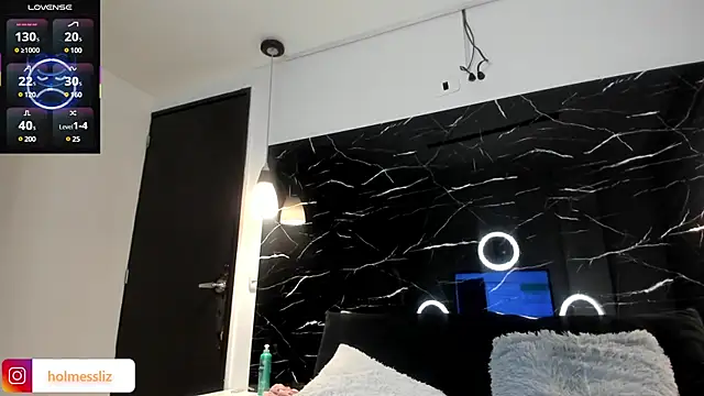 LIZ HOLMES online show from 18, 3, 2025