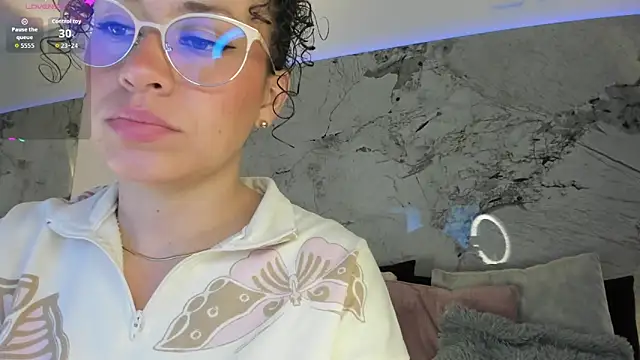 LIZ HOLMES online show from 17, 12, 2025