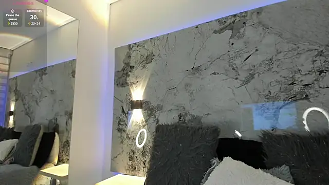 LIZ HOLMES online show from 21, 10, 2025