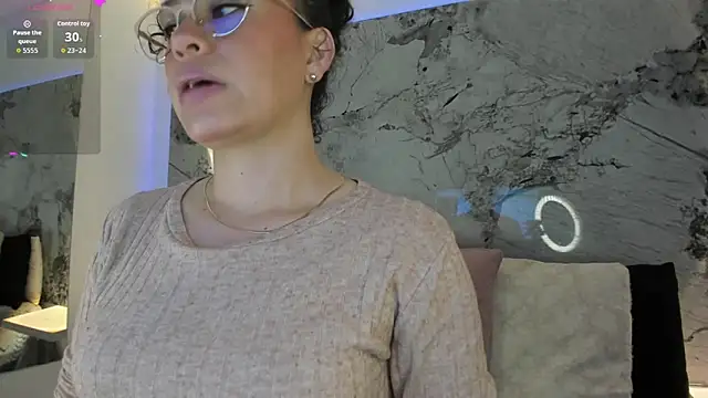 LIZ HOLMES online show from 16, 12, 2025