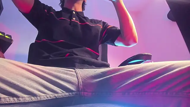 Snapshot of s_sven03 chatting on 3, 12, 2025 s sven03 online show from 3, 12, 2025