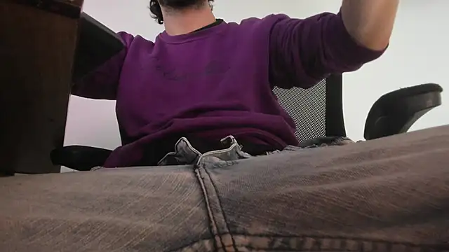 Snapshot of s_sven03 chatting on 15, 10, 2025 s sven03 online show from 15, 10, 2025