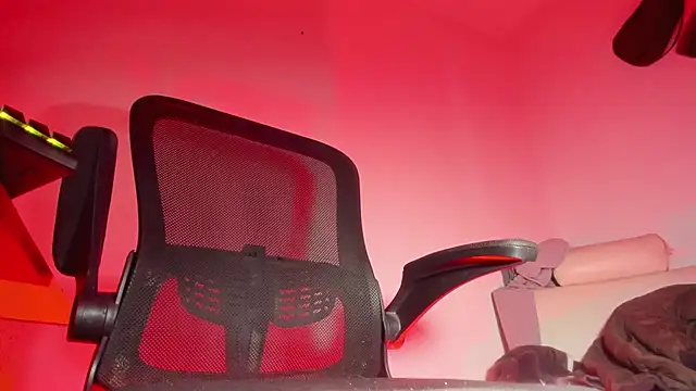 Snapshot of s_sven03 chatting on 26, 11, 2025 s sven03 online show from 26, 11, 2025