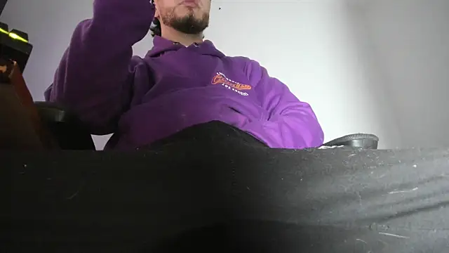 Snapshot of s_sven03 chatting on 11, 11, 2025 s sven03 online show from 11, 11, 2025