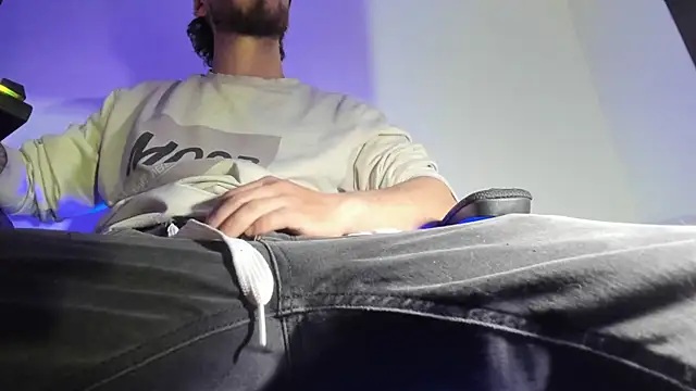 Snapshot of s_sven03 chatting on 25, 11, 2025 s sven03 online show from 25, 11, 2025