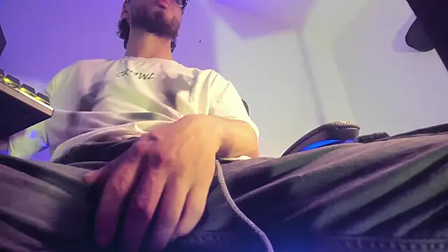 Snapshot of s_sven03 chatting on 29, 11, 2025 s sven03 online show from 29, 11, 2025