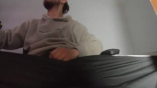 Snapshot of s_sven03 chatting on 19, 11, 2025 s sven03 online show from 19, 11, 2025