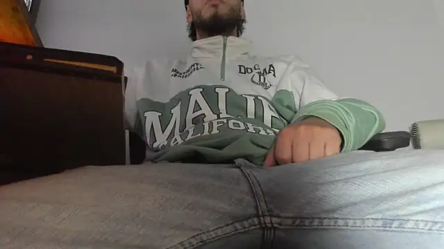 Snapshot of s_sven03 chatting on 19, 10, 2025 s sven03 online show from 19, 10, 2025