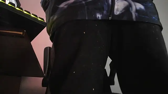 Snapshot of s_sven03 chatting on 10, 11, 2025 s sven03 online show from 10, 11, 2025