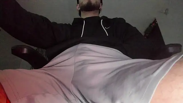 Snapshot of s_sven03 chatting on 4, 10, 2025 s sven03 online show from 4, 10, 2025