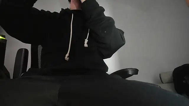 Snapshot of s_sven03 chatting on 13, 11, 2025 s sven03 online show from 13, 11, 2025