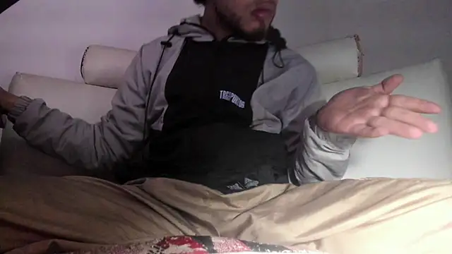 Snapshot of s_sven03 chatting on 11, 10, 2025 s sven03 online show from 11, 10, 2025