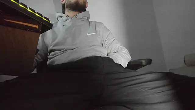 Snapshot of s_sven03 chatting on 27, 10, 2025 s sven03 online show from 27, 10, 2025