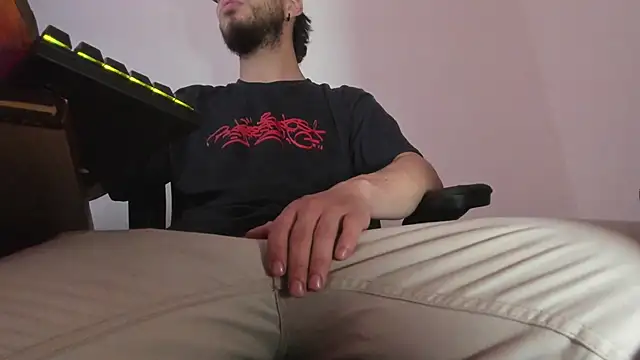 Snapshot of s_sven03 chatting on 25, 10, 2025 s sven03 online show from 25, 10, 2025