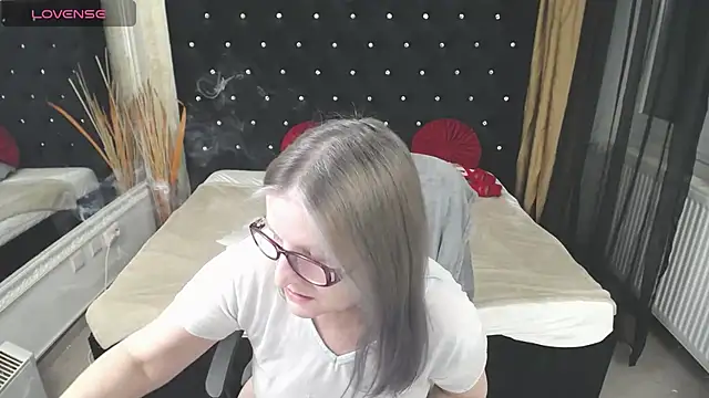 Lilly hott online show from 10, 3, 2025