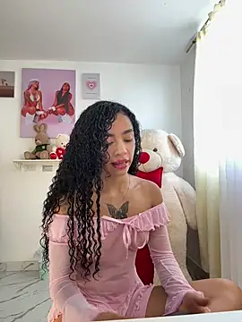 Snapshot of pretty_pettite chatting on 17, 5, 2026 pretty pettite online show from 17, 5, 2026