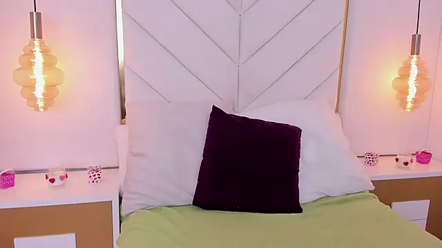 Flor delunaa online show from 25, 2, 2025