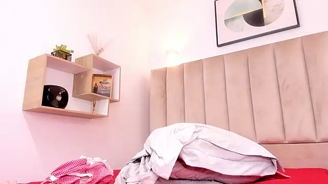 Anniie Queen online show from 25, 2, 2025