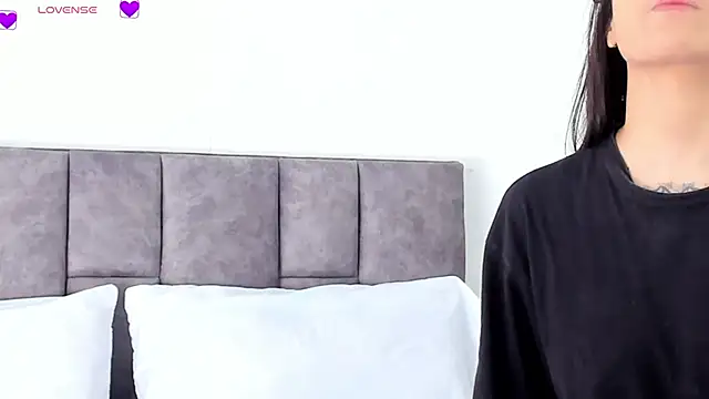 VeronicaTonu online show from 4, 3, 2025