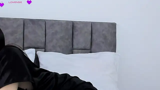 VeronicaTonu online show from 5, 3, 2025