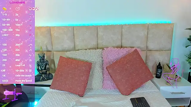 Snapshot of LiaaGenner chatting on 8, 9, 2025 LiaaGenner online show from 8, 9, 2025