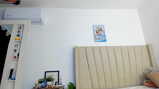 Mady-Edwards online show from 4, 3, 2026