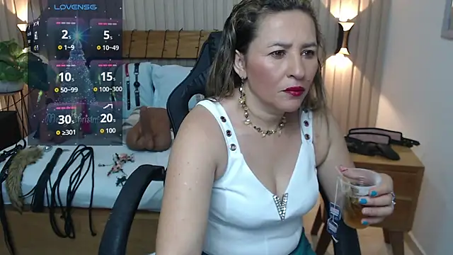 luciana ballesteros  online show from 4, 12, 2025