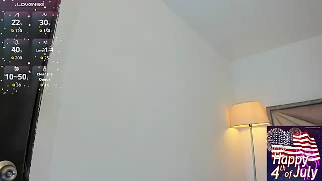 Snapshot of FaloonRoussel chatting on 4, 7, 2026 FaloonRoussel online show from 4, 7, 2026