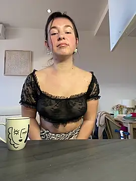 lyajoliee online show from 15, 4, 2026