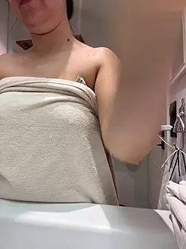 lyajoliee online show from 10, 2, 2026