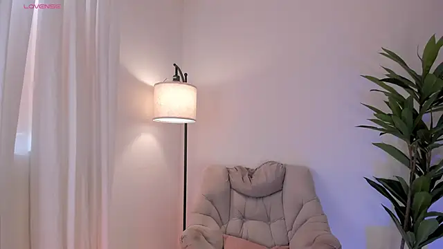 Mia love   online show from 28, 11, 2025