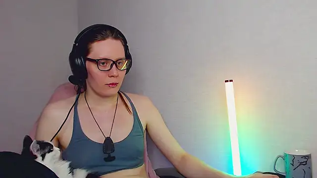 tracy cooper online show from 25, 2, 2025