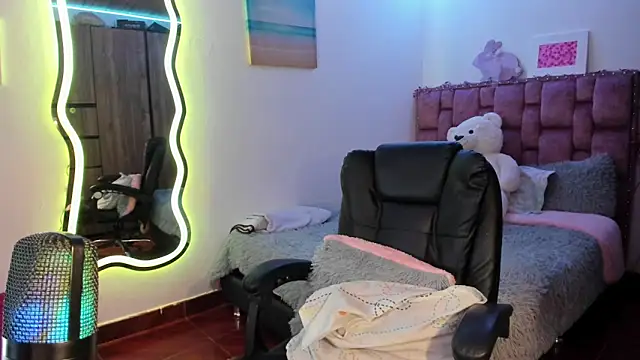 ladyrd1 online show from 23, 3, 2025