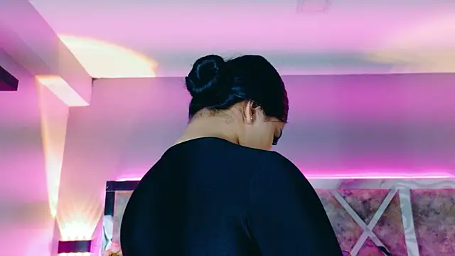 MarianaGarciaa   online show from 18, 10, 2025