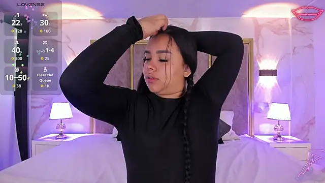 MarianaGarciaa   online show from 26, 9, 2025