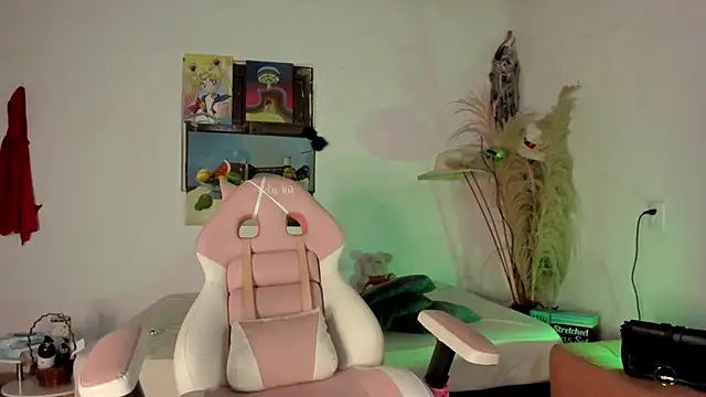 lovely kitt online show from 6, 3, 2026