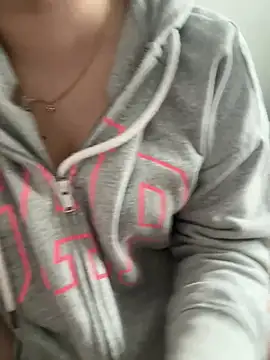 Snapshot of Rei1216xo chatting on 2, 3, 2025 Rei1216xo online show from 2, 3, 2025