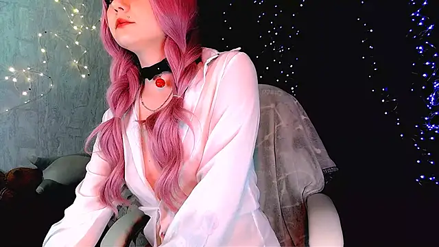 Teasing Molly online show from 3, 1, 2025