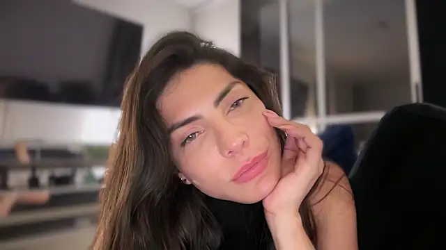 angelturned001 online show from 10, 10, 2025