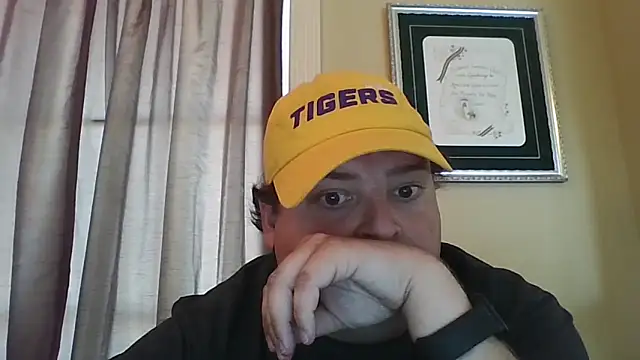 Snapshot of YelpedAverting chatting on 13, 9, 2025 YelpedAverting online show from 13, 9, 2025