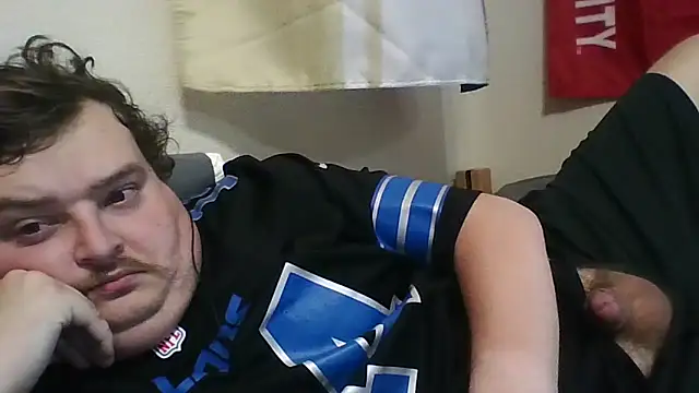 Snapshot of YelpedAverting chatting on 9, 10, 2025 YelpedAverting online show from 9, 10, 2025