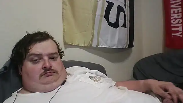 Snapshot of YelpedAverting chatting on 1, 12, 2025 YelpedAverting online show from 1, 12, 2025