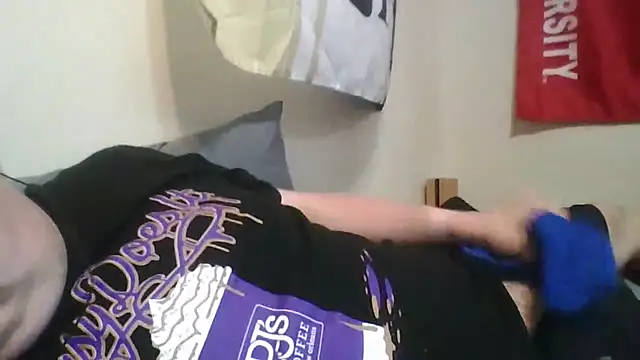 Snapshot of YelpedAverting chatting on 16, 10, 2025 YelpedAverting online show from 16, 10, 2025