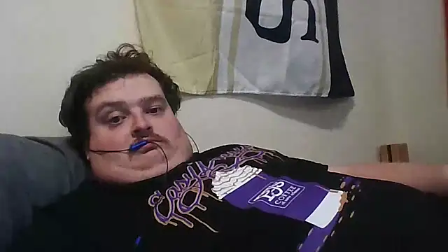 Snapshot of YelpedAverting chatting on 21, 10, 2025 YelpedAverting online show from 21, 10, 2025