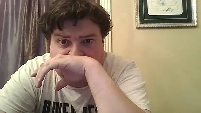 Snapshot of YelpedAverting chatting on 4, 10, 2025 YelpedAverting online show from 4, 10, 2025