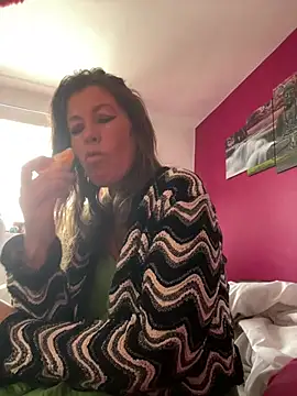 Snapshot of Lwhite1 chatting on 21, 7, 2026 Lwhite1 online show from 21, 7, 2026